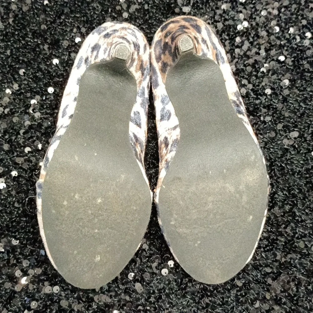 Velvet Leopard Print Pumps Tan Black Round Toe Ruffle
